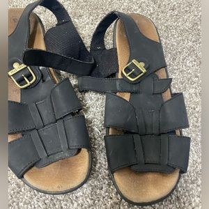 Sandals size 10